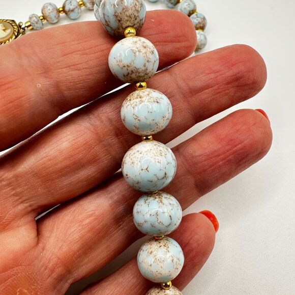 16" Vintage Revived ceramic and gold tone accent beaded necklace w/ cameo clasp! - Picture 3 of 14